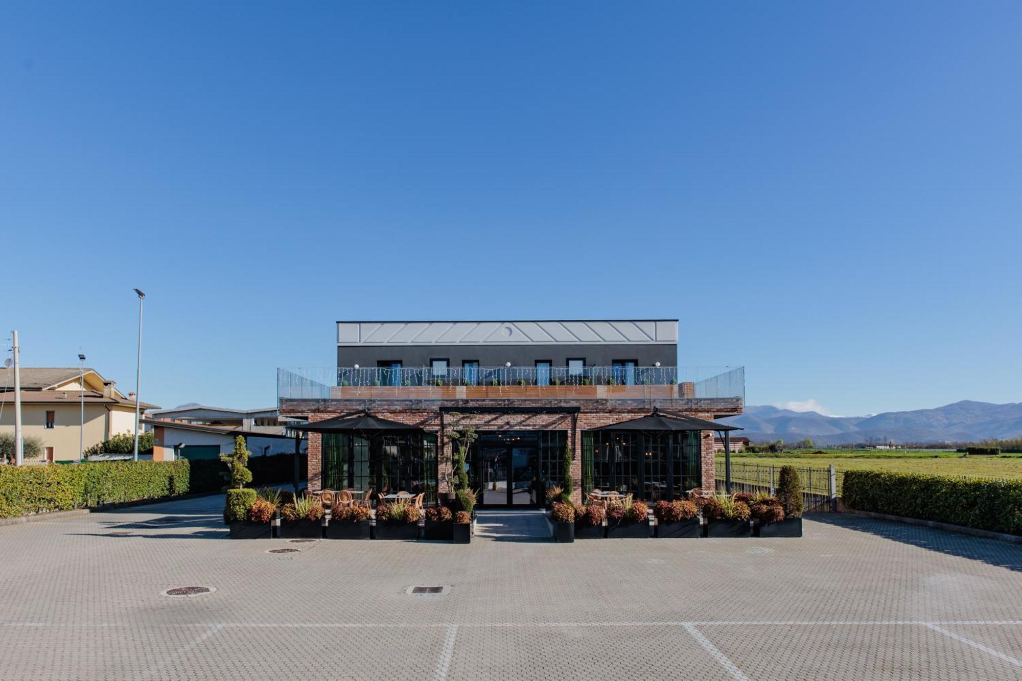 Ophelia Hotel Cazzago San Martino ภายนอก รูปภาพ